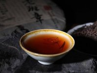2008年的老班章普洱茶餅生茶缺了一塊值錢嗎？